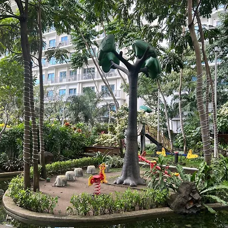 Roomi Stays Acqua Private Residences
