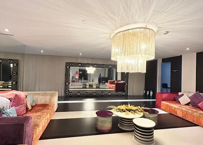 Roomi Acqua Private Residences Aparthotel